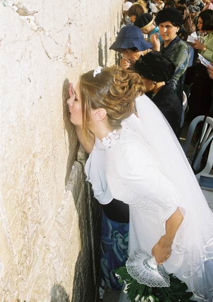 Edith at the Western-Wall